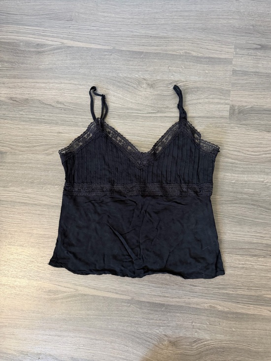 Ardene Tops - NWOT Black Dainty Fitted Lace-Trim Textured Cami Tank Top